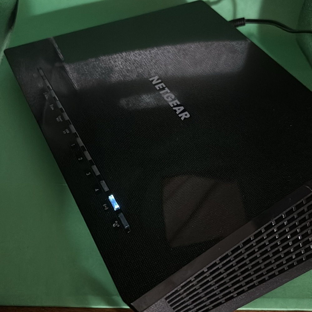 NETGEAR Nighthawk AC2600 Smart WiFi Router (R7450) - Picture 10 of 12